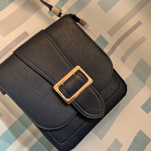 Elegant soft vegan leather crossbody/shoulder bag - Picture 7 of 8